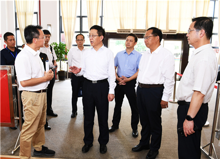 云南省委副书记王予波一行调研玉溪市委党校工作。