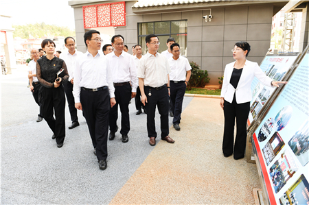 云南省委副书记王予波一行调研峨山县委党校工作。